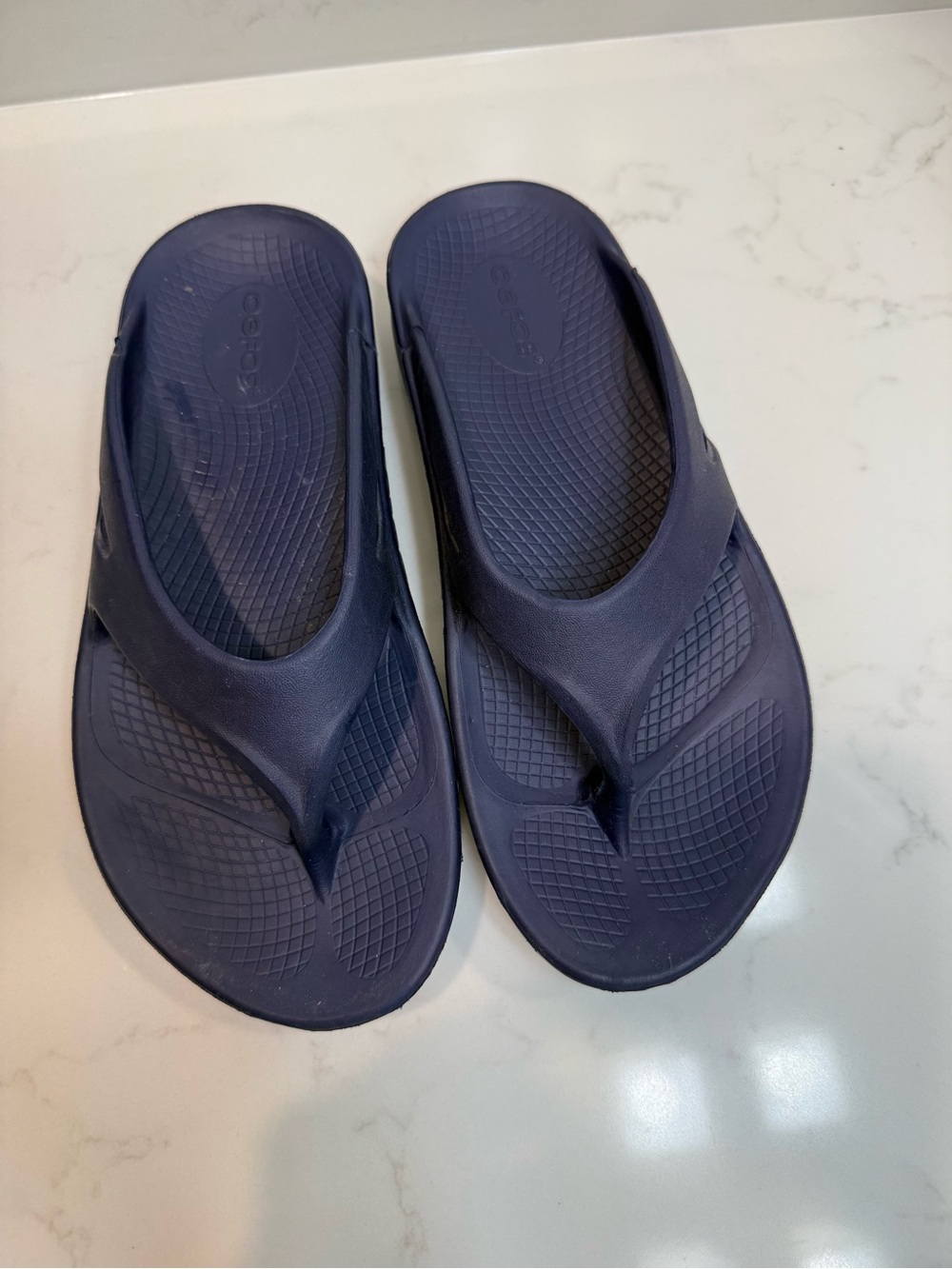 OOFOS Recovery Flip Flops - Navy Blue 7.5 women’s
